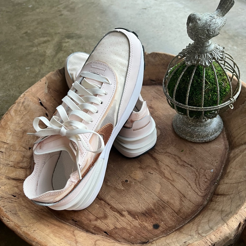 Women’s Nike Waffle One size 8.5